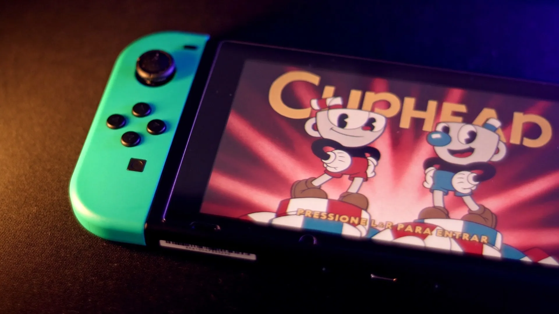 Imagem do nintendo switch 1 com o jogo Cuphead