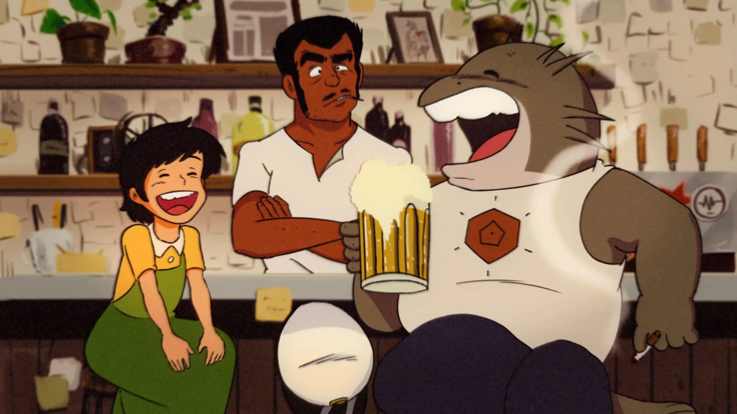 Personagens em estilo anime conversando em um bar, enquanto uma criatura antropomórfica segura uma caneca de cerveja espumante.